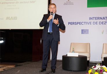 

                                                                                     https://www.maib.md/storage/media/2016/11/11/moldova-agroindbank-a-premiat-cei-mai-buni-antreprenori-din-tara-din-sectorul-imm/big-moldova-agroindbank-a-premiat-cei-mai-buni-antreprenori-din-tara-din-sectorul-imm.png
                                            
                                    