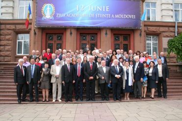 

                                                                                     https://www.maib.md/storage/media/2016/6/16/serghei-cebotari-a-fost-decorat-pentru-construirea-puntilor-de-parteneriat-intre-mediul-de-afaceri-si-comunitatea-stiintifica/big-serghei-cebotari-a-fost-decorat-pentru-construirea-puntilor-de-parteneriat-intre-mediul-de-afaceri-si-comunitatea-stiintifica.png
                                            
                                    