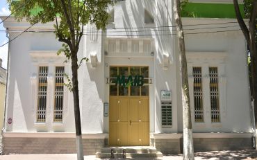 

                                                                                     https://www.maib.md/storage/media/2016/7/22/moldova-agroindbank-a-renovat-filiala-orhei-pastrind-arhitectura-originala-a-edificiului/big-moldova-agroindbank-a-renovat-filiala-orhei-pastrind-arhitectura-originala-a-edificiului.png
                                            
                                    