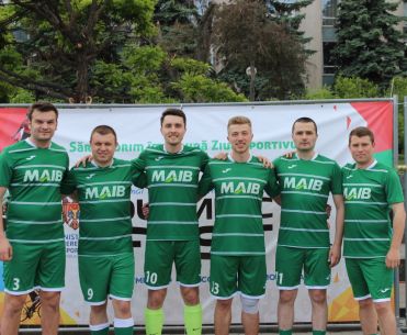 

                                                                                     https://www.maib.md/storage/media/2017/5/23/echipa-moldova-agroindbank-a-castigat-turneul-la-mini-fotbal-in-cadrul-olympic-fest-2017/big-echipa-moldova-agroindbank-a-castigat-turneul-la-mini-fotbal-in-cadrul-olympic-fest-2017.png
                                            
                                    