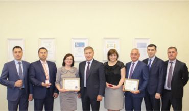 

                                                                                     https://www.maib.md/storage/media/2017/6/8/angajatii-maib-decorati-cu-medalii-si-diplome-de-asociatia-bancilor-din-moldova/big-angajatii-maib-decorati-cu-medalii-si-diplome-de-asociatia-bancilor-din-moldova.png
                                            
                                    