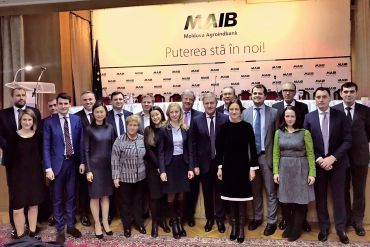 

                                                                                     https://www.maib.md/storage/media/2018/11/23/actionarii-moldova-agroindbank-au-ales-noii-membri-ai-consiliului-bancii/big-actionarii-moldova-agroindbank-au-ales-noii-membri-ai-consiliului-bancii.png
                                            
                                    