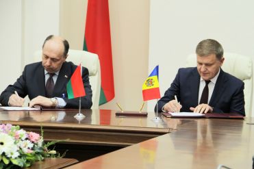 

                                                                                     https://www.maib.md/storage/media/2018/4/19/moldova-agroindbank-si-guvernul-belarus-au-incheiat-un-acord-de-cooperare/big-moldova-agroindbank-si-guvernul-belarus-au-incheiat-un-acord-de-cooperare.png
                                            
                                    