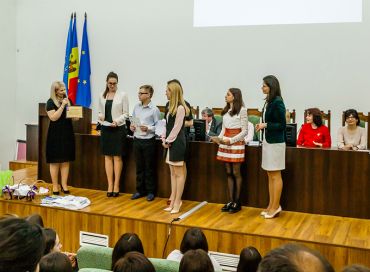 

                                                                                     https://www.maib.md/storage/media/2018/5/4/moldova-agroindbank-a-premiat-laureatii-concursului-national-scrisoare-mamei/big-moldova-agroindbank-a-premiat-laureatii-concursului-national-scrisoare-mamei.png
                                            
                                    