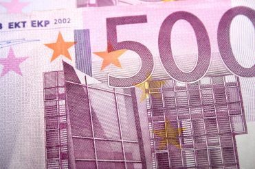 

                                                                                     https://www.maib.md/storage/media/2018/9/6/banca-centrala-europeana-bce-va-inceta-producerea-si-emiterea-bancnotelor-de-500-eur-la-finele-anului-curent/big-banca-centrala-europeana-bce-va-inceta-producerea-si-emiterea-bancnotelor-de-500-eur-la-finele-anului-curent.png
                                            
                                    