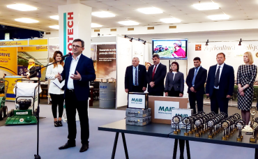 

                                                                                     https://www.maib.md/storage/media/2019/10/22/agricultorii-moldovei-premiati-de-maib-la-expozitiile-moldagrotech-si-farmer/big-agricultorii-moldovei-premiati-de-maib-la-expozitiile-moldagrotech-si-farmer.png
                                            
                                    