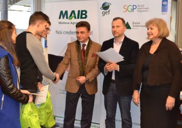 

                                                                                     https://www.maib.md/storage/media/2019/3/20/ideile-antreprenoriale-mari-se-cresc-de-mici-datorita-sustinerii-maib/big-ideile-antreprenoriale-mari-se-cresc-de-mici-datorita-sustinerii-maib.png
                                            
                                    