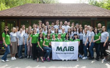 

                                                                                     https://www.maib.md/storage/media/2019/5/30/zambete-socializare-si-tipsuri-pentru-viitoarea-angajare-la-un-teambuilding-maib-pentru-tineri/big-zambete-socializare-si-tipsuri-pentru-viitoarea-angajare-la-un-teambuilding-maib-pentru-tineri.png
                                            
                                    