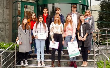 

                                                                                     https://www.maib.md/storage/media/2020/11/24/academia-bancara-programul-de-mindfulness-financiar-de-la-maib-dedicat-liceenilor/big-academia-bancara-programul-de-mindfulness-financiar-de-la-maib-dedicat-liceenilor.png
                                            
                                    