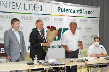 

                                                                                     https://www.maib.md/storage/media/2020/7/24/actionarii-maib-au-ales-o-noua-componenta-si-presedinte-al-consiliului/big-actionarii-maib-au-ales-o-noua-componenta-si-presedinte-al-consiliului.png
                                            
                                    