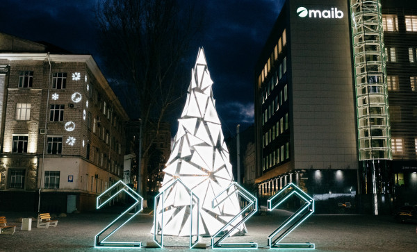 

                                                                                     https://www.maib.md/storage/media/2021/12/27//big-image_1640619744_NsXaWV8Dvh.jpg
                                            
                                    