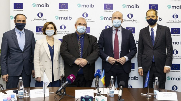 

                                                                                     https://www.maib.md/storage/media/2021/12/28//big-image_1640696498_kVL5KUnjyN.jpg
                                            
                                    