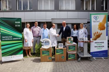 

                                                                                     https://www.maib.md/storage/media/2021/6/23/30-de-ani-de-responsabilitate-sociala-maib-doneaza-dispozitive-medicale-de-un-milion-de-lei-institutului-de-medicina-urgenta/big-30-de-ani-de-responsabilitate-sociala-maib-doneaza-dispozitive-medicale-de-un-milion-de-lei-institutului-de-medicina-urgenta.png
                                            
                                    
