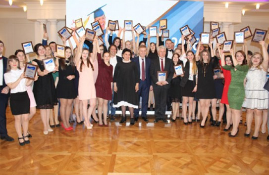 

                                                                                     https://www.maib.md/storage/media/2022/03/16//big-image_1647435906_lfGRrETlIk.jpg
                                            
                                    